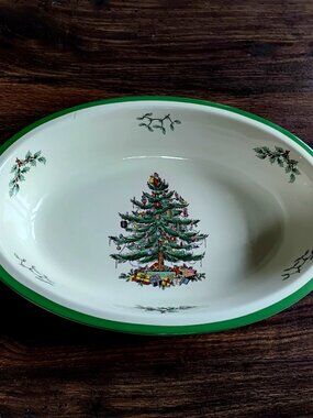 Spode Christmas Tree w/ Santa Oval Casserole Baker. England